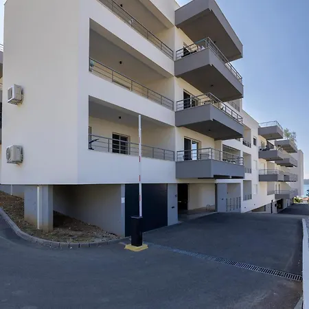 아파트 2 Bedroom Beautiful In Seget Donji 트로기르