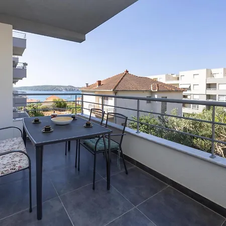 2 Bedroom Beautiful In Seget Donji Appartement