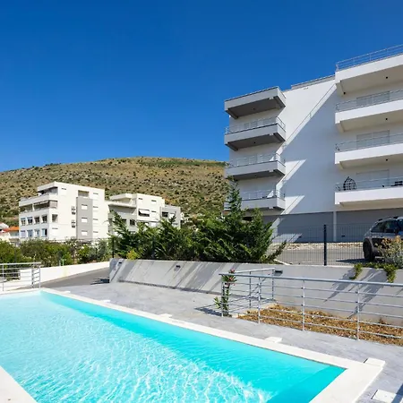 Appartement 2 Bedroom Beautiful In Seget Donji *