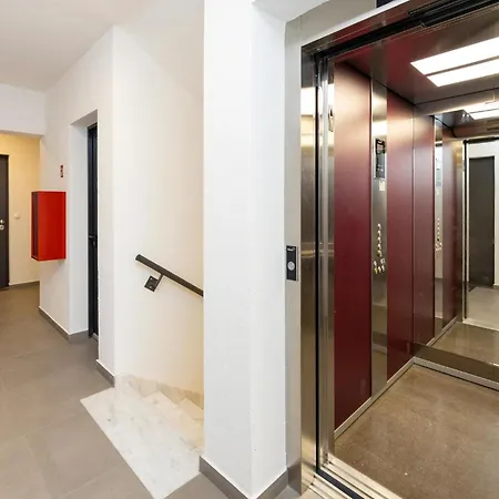 2 Bedroom Beautiful In Seget Donji 트로기르