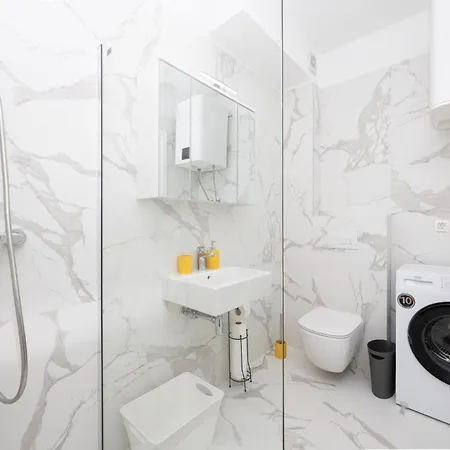 아파트 2 Bedroom Beautiful In Seget Donji