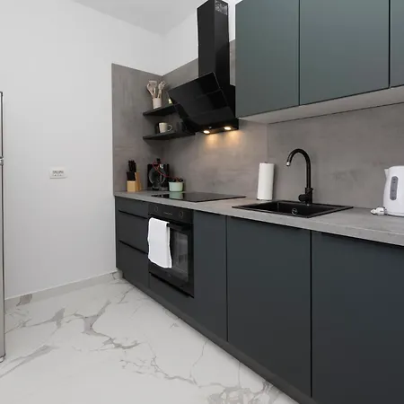 2 Bedroom Beautiful In Seget Donji 아파트 트로기르