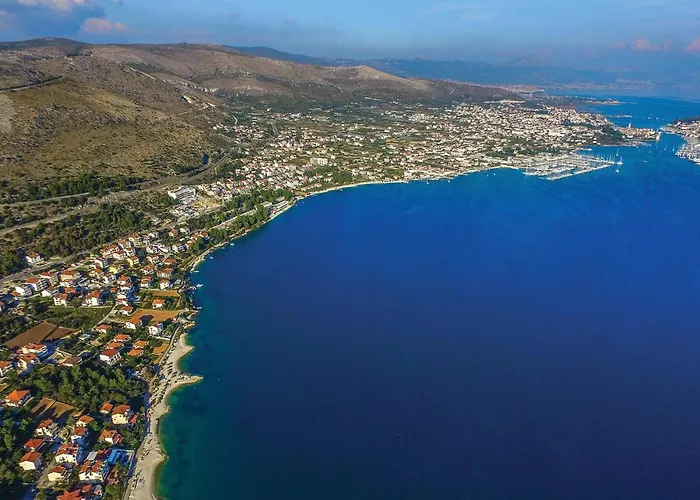 2 Bedroom Beautiful In Seget Donji Lägenhet Trogir