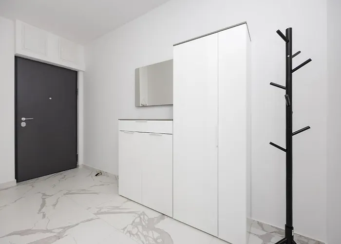 2 Bedroom Beautiful In Seget Donji Lägenhet Trogir
