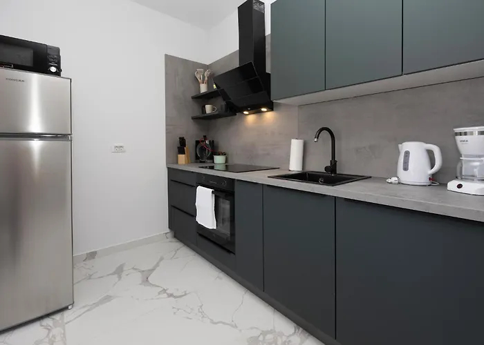 2 Bedroom Beautiful In Seget Donji Lägenhet Trogir