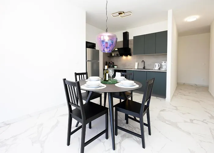 Lägenhet 2 Bedroom Beautiful In Seget Donji Trogir