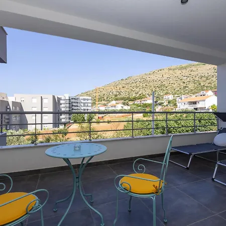 Apartment Awesome In Seget Donji