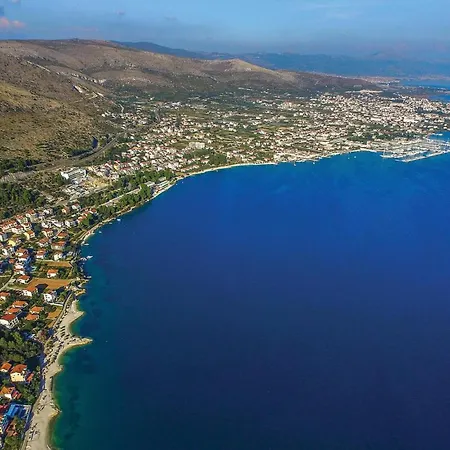 2 Bedroom Beautiful In Seget Donji Διαμέρισμα Τρογκίρ