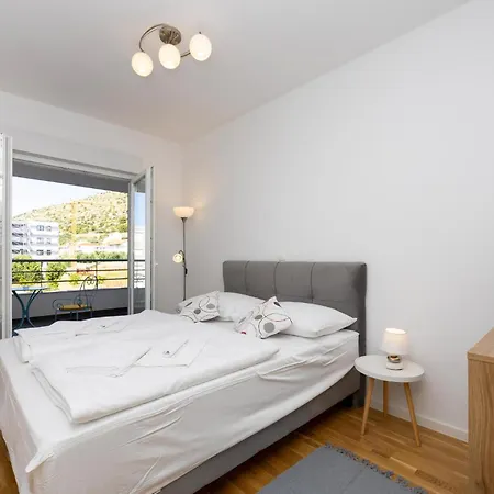 2 Bedroom Beautiful In Seget Donji