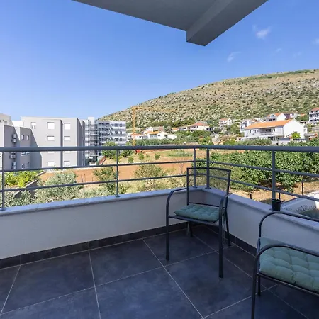 2 Bedroom Beautiful In Seget Donji *