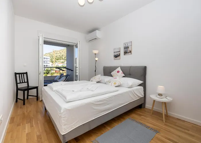 Appartement 2 Bedroom Beautiful In Seget Donji