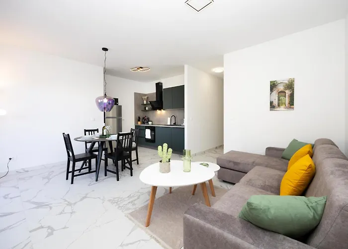 2 Bedroom Beautiful In Seget Donji * Trogir