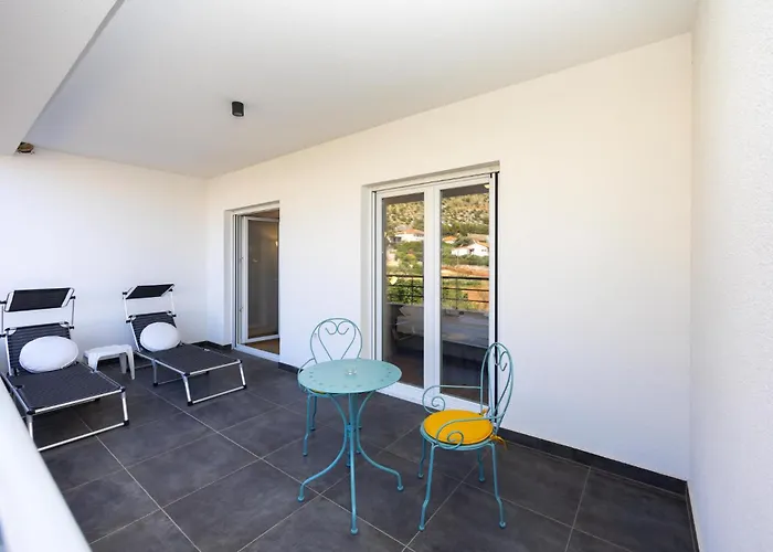 2 Bedroom Beautiful In Seget Donji * Trogir