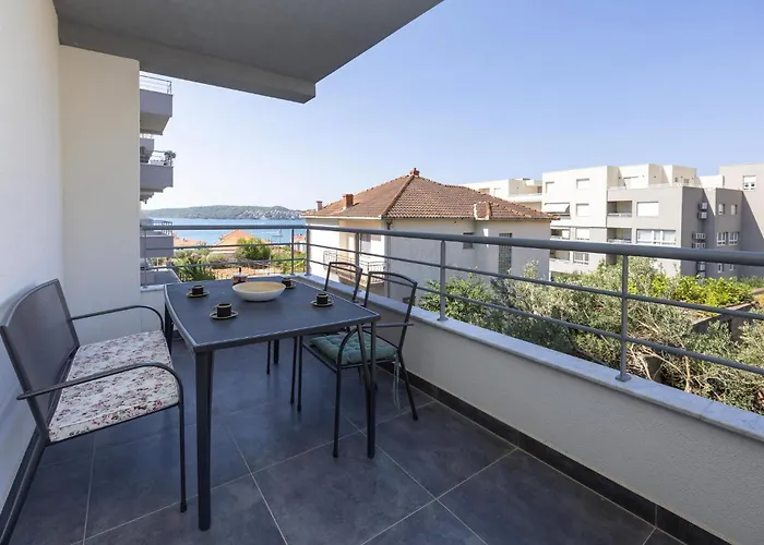 2 Bedroom Beautiful In Seget Donji Appartement