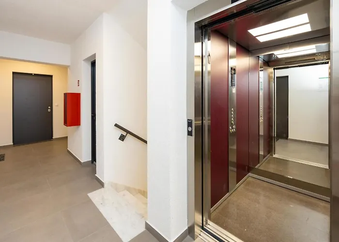 2 Bedroom Beautiful In Seget Donji Trogir