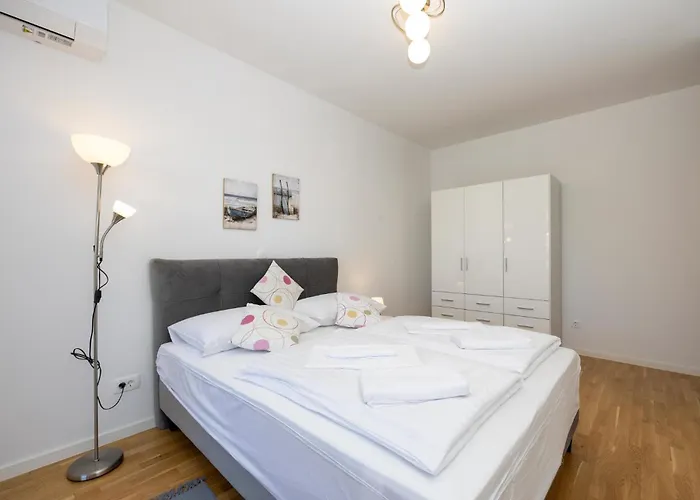 2 Bedroom Beautiful In Seget Donji Trogir