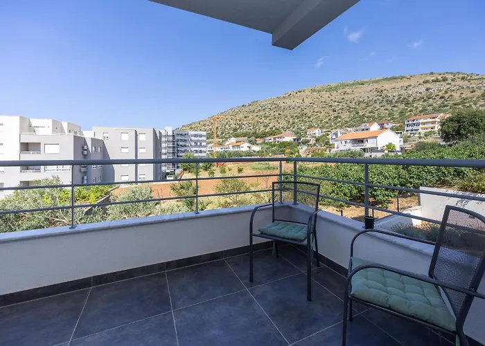 2 Bedroom Beautiful In Seget Donji *